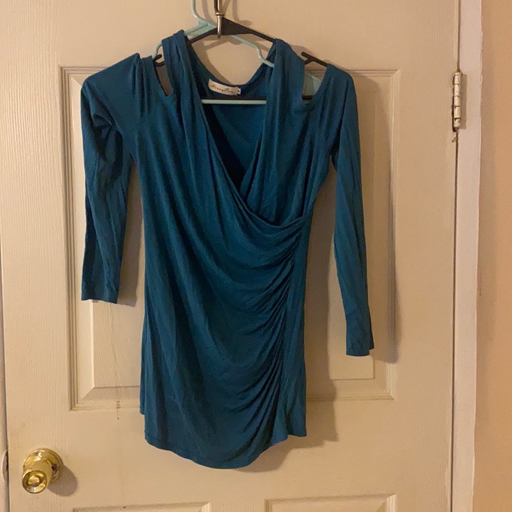 Cold shoulder long sleeve top